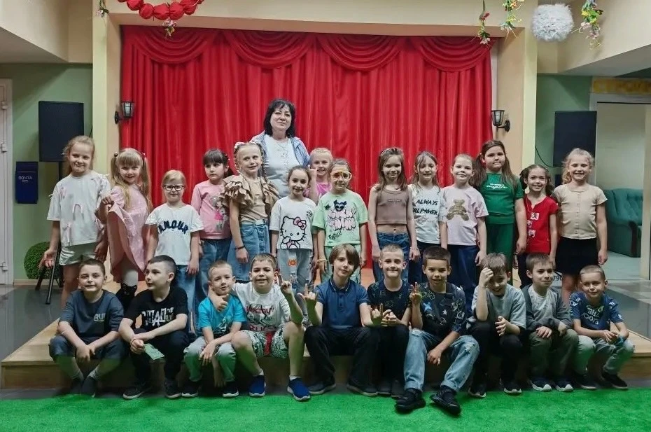 Ученики 1 «Б» класса вместе с классным руководителем Голдой В.В. посетили Город Професс...