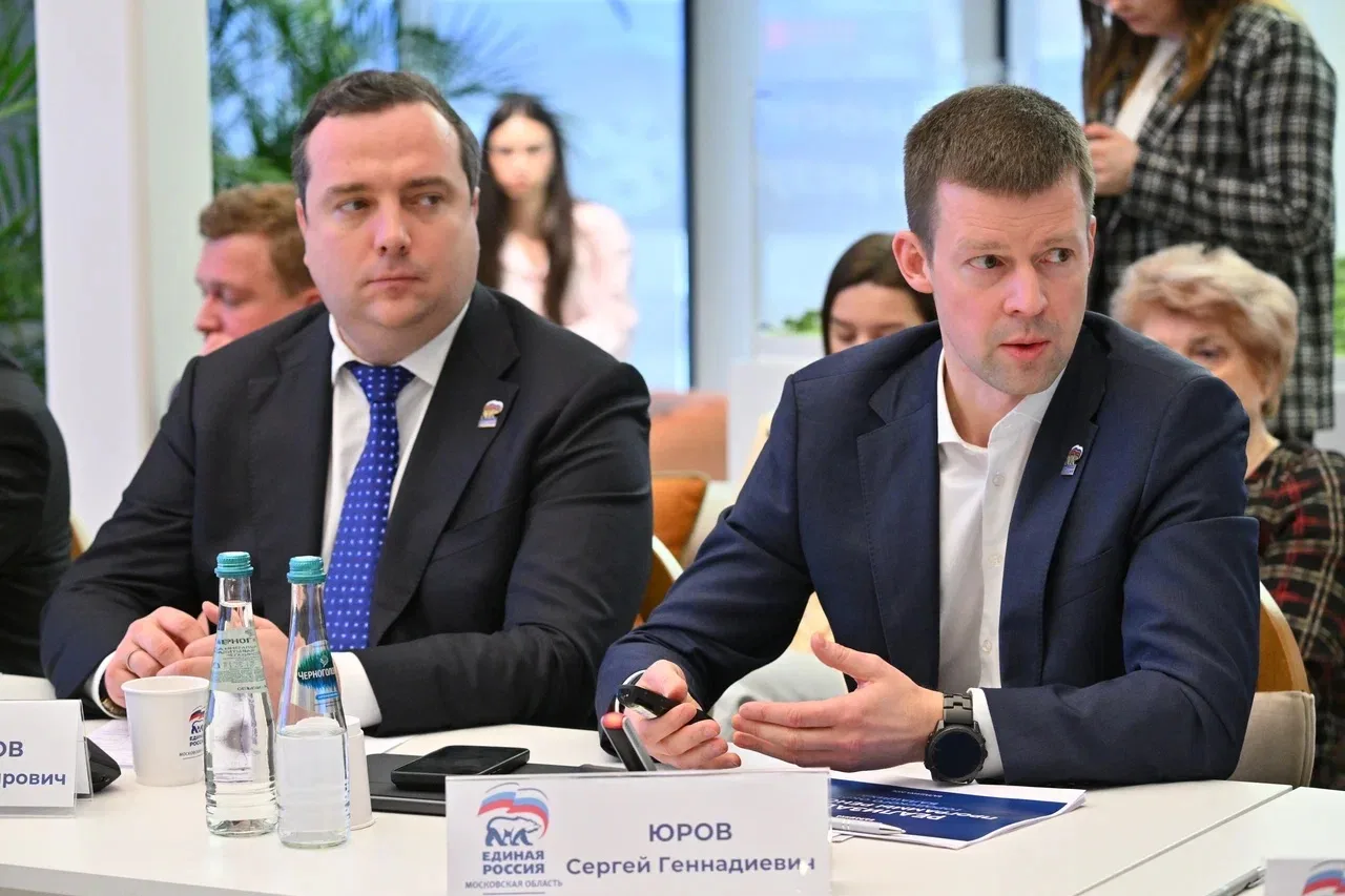 Принял участие в круглом столе регионального отделения Единой России, посвящённом вопросам развития 
