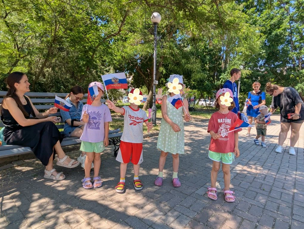 «С любовью к Родине — от сердца к сердцу!»

🇷🇺 Накануне Дня России улицы города наполнились праздн