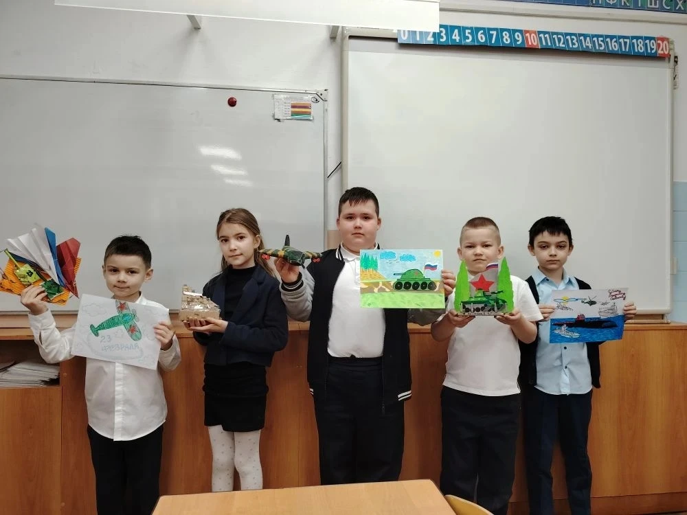 В начальной школе прошли конкурсы рисунков и поделок, посвященные 83-ей годовщине освобождения город