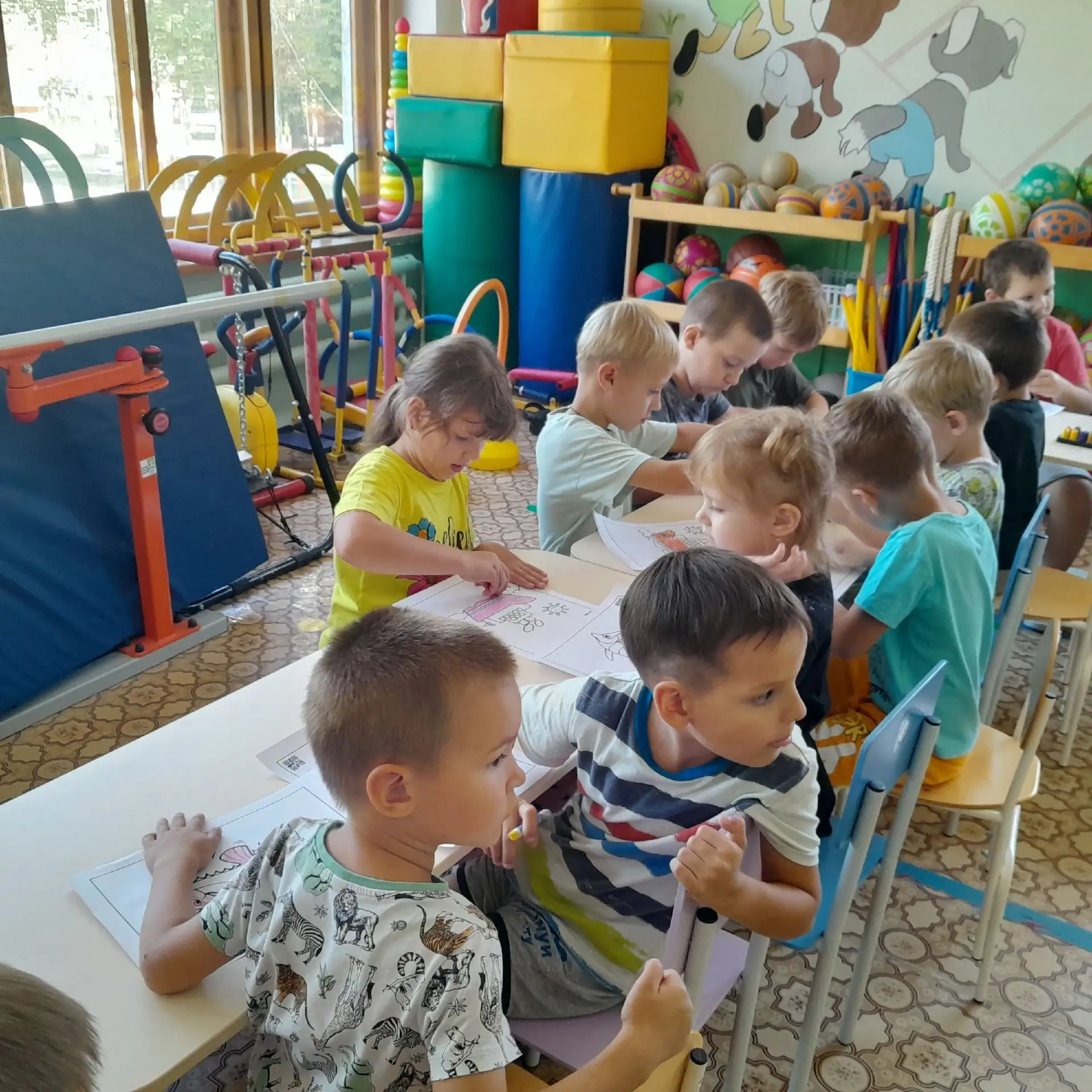 Сегодня наши подготовишки примерили белые халаты учёных! Сегодня ребята нашего детского...