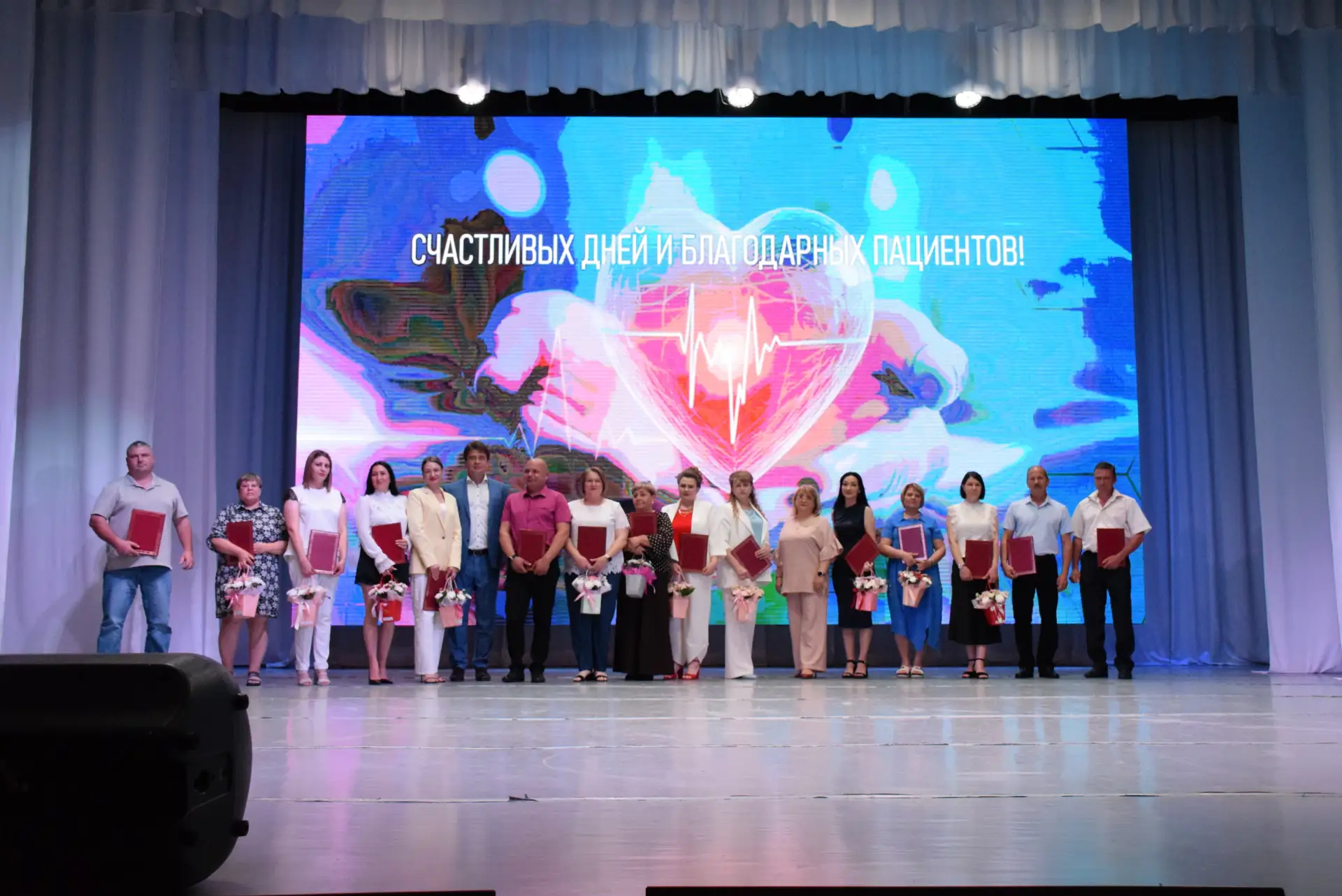 🎉 Признание и гордость района! На торжественном мероприятии, посвященном Дню медицинского работника