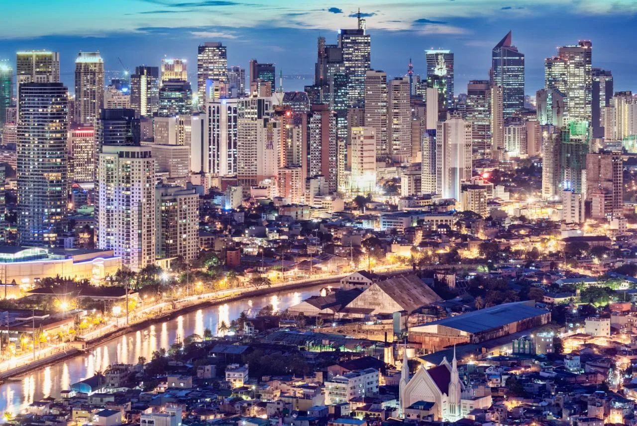 Манила, Филиппины 🇵🇭  🔹 Манила - столица Филиппин, расположенная в западной части острова Лусон.  Эт