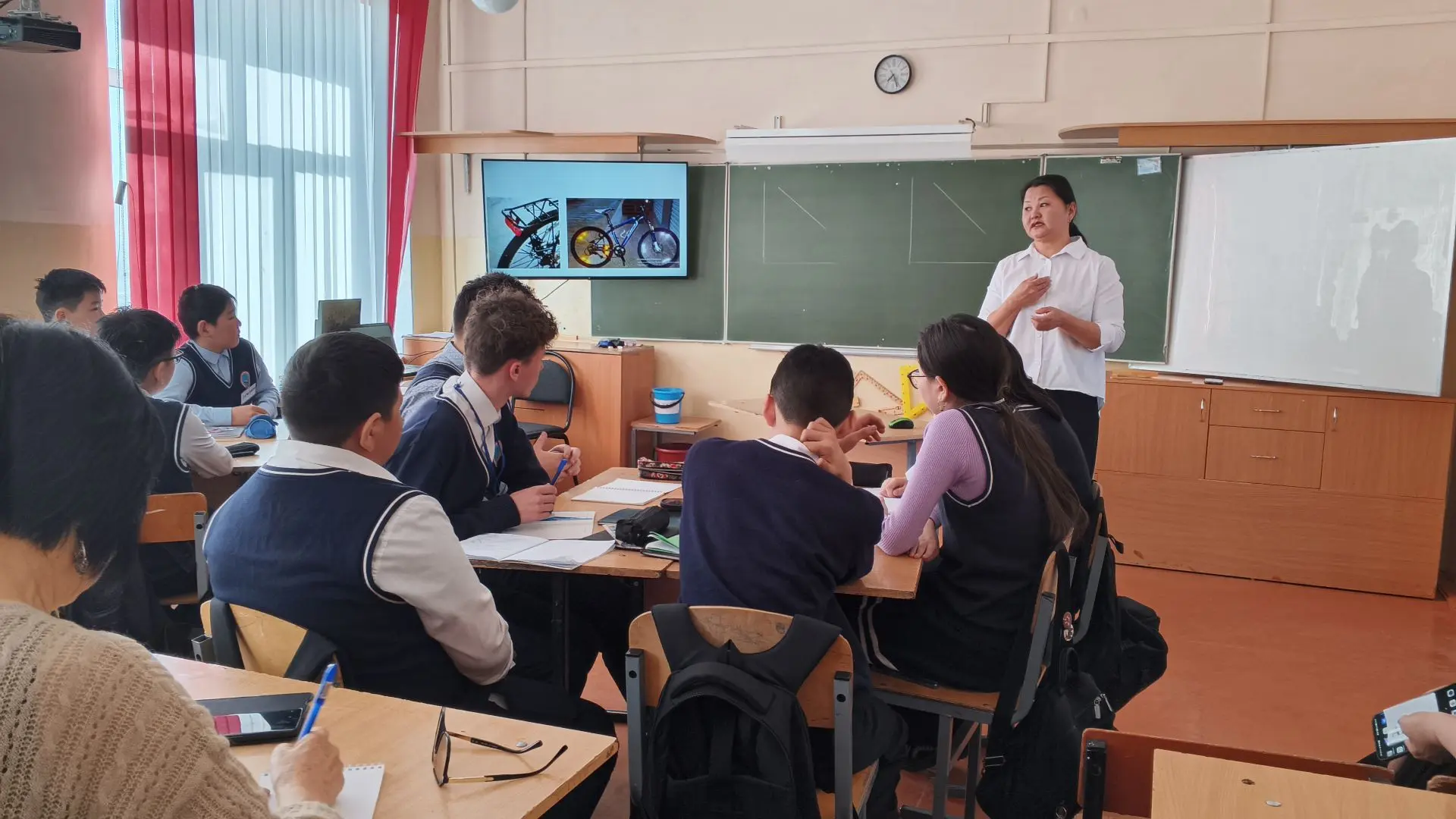 ⚡Методический десант учителей АСОШ2 в нашей школе продолжается.
