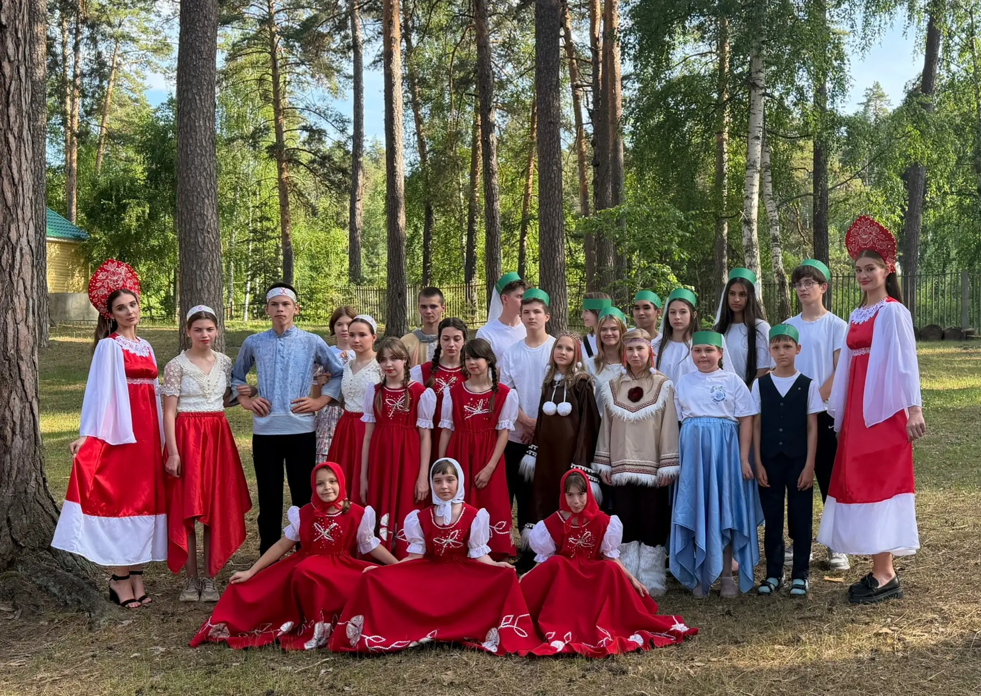 В ОСОЛ «Сосновый бор» прошёл яркий танцевальный баттл «Танцы народов России»! 💃🕺
Ребята подготовил