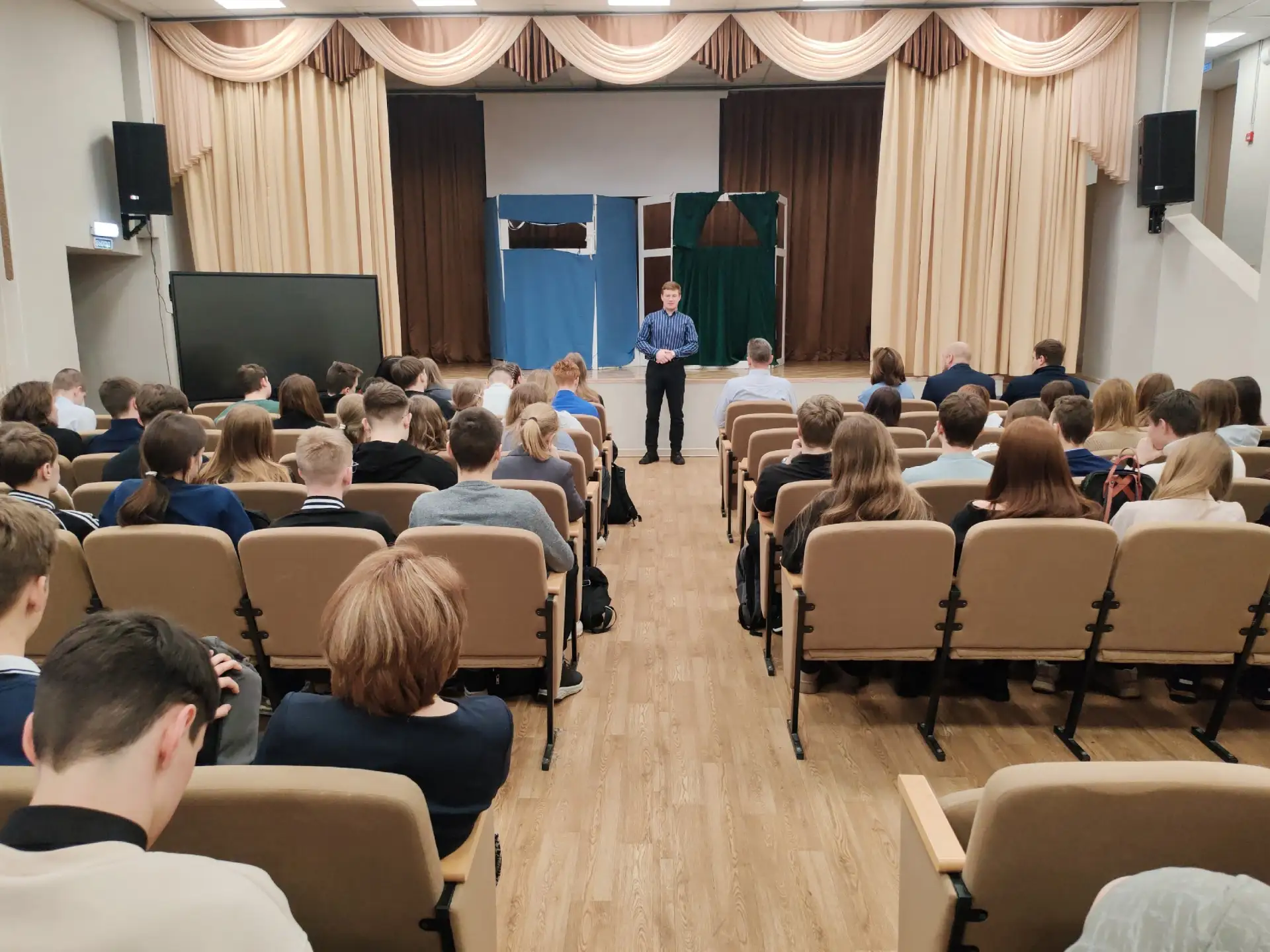 Встреча с профессионалами: будущее начинается здесь!  🔥 Старшеклассники школы познакомились с интере