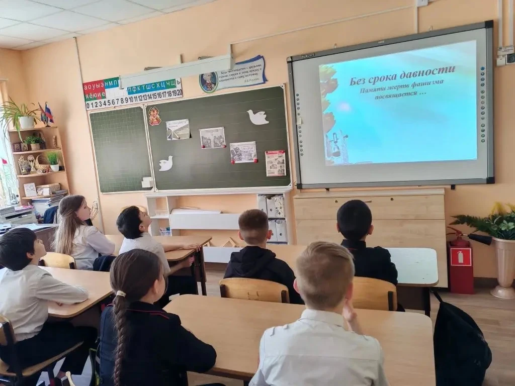 С целью сохранения исторической памяти в 3 "Б" классе прошёл классный час на тему "Без срока давност