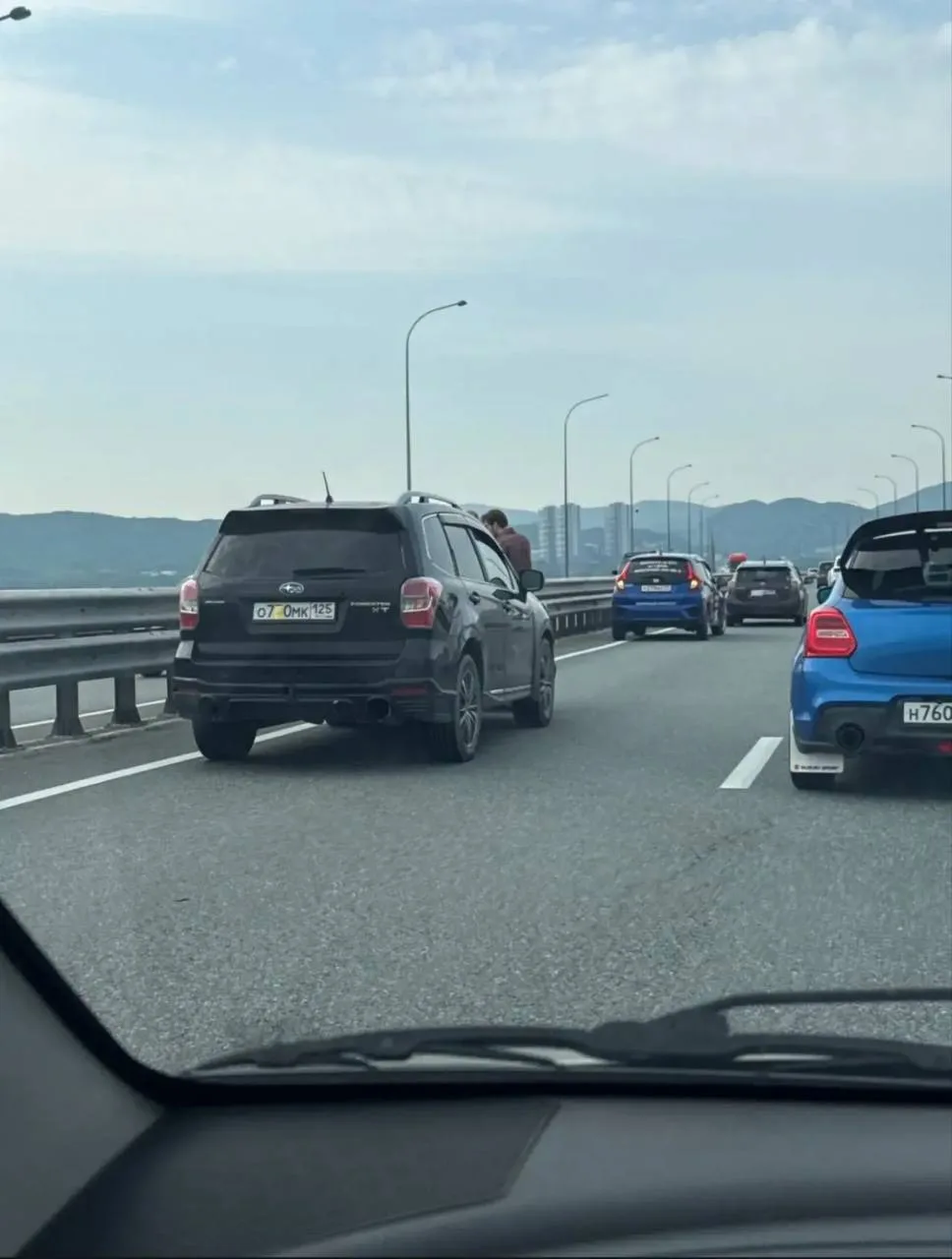 🚘ДТП на Низководном мосту в сторону города — образовалась большая пробка 

Авария произошла на мост