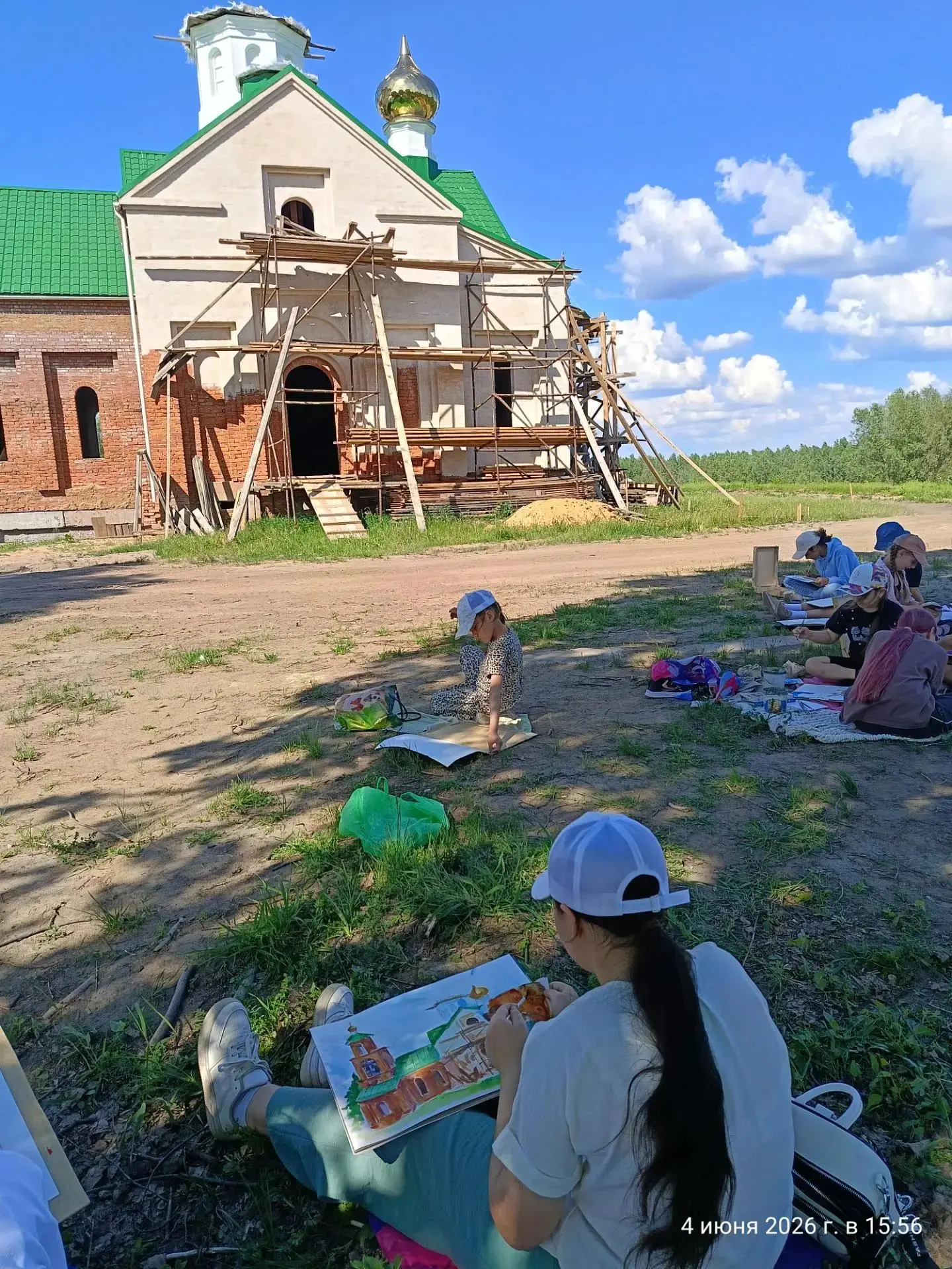 С конца мая по 4 июня для учащихся ДШИ художественного отделения была проведена художественная практ