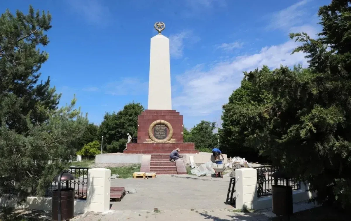 В Геленджике усилили контроль за ремонтом памятников