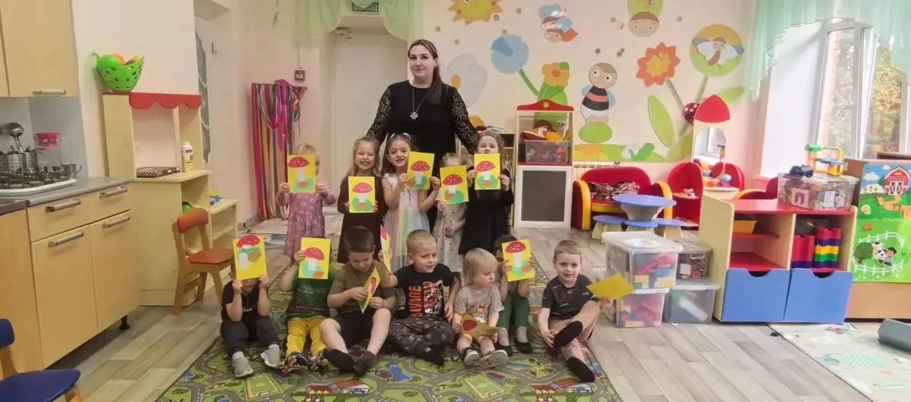 Сегодня к нам в гости приходили с музея, показали презентацию на тему "Грибы" , побесед...