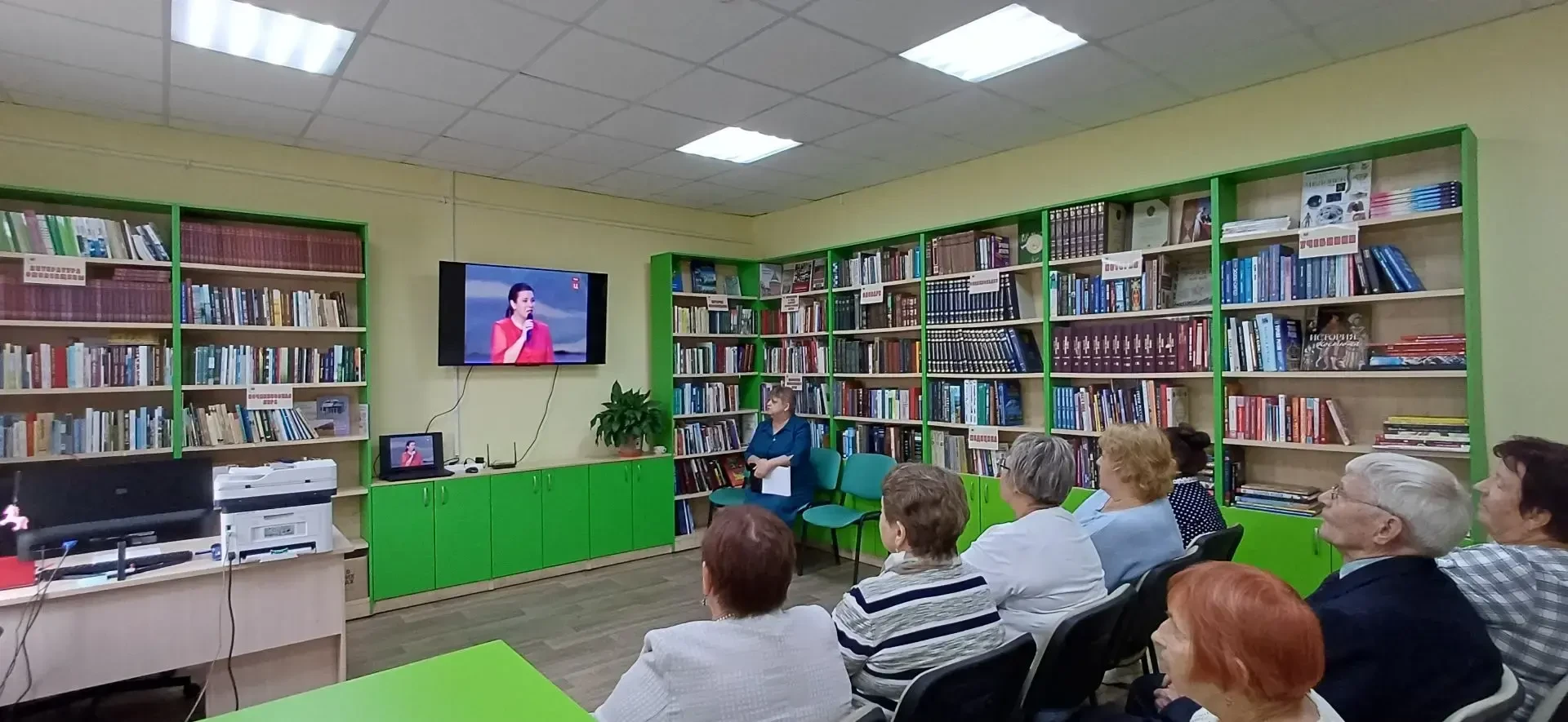 «Жемчужные россыпи»
 
 🎤В центральной районной библиотеке им. В.П. Смирнова в литературно-музыкальн