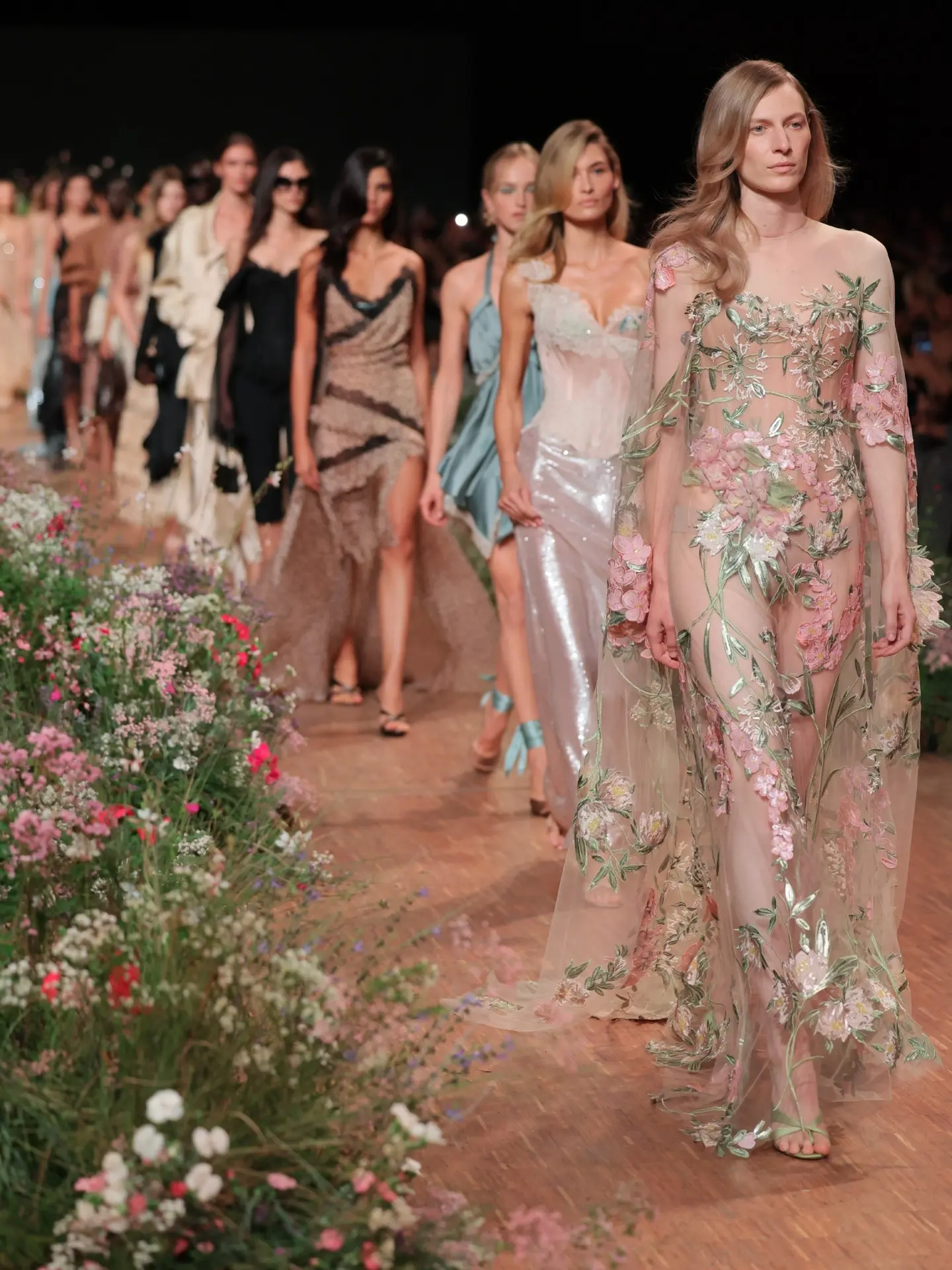 Elie Saab показал весну-лето 2027 в Париже