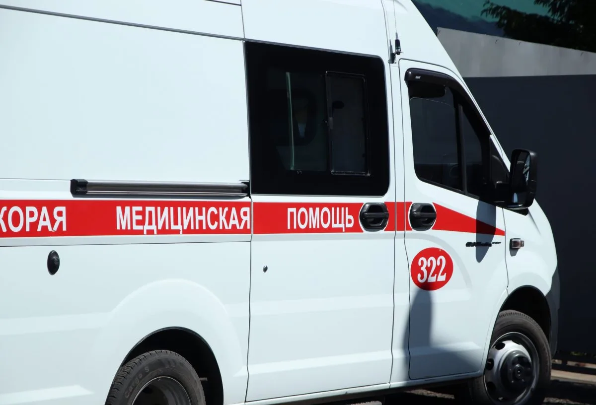 В Омске сбили юного водителя питбайка