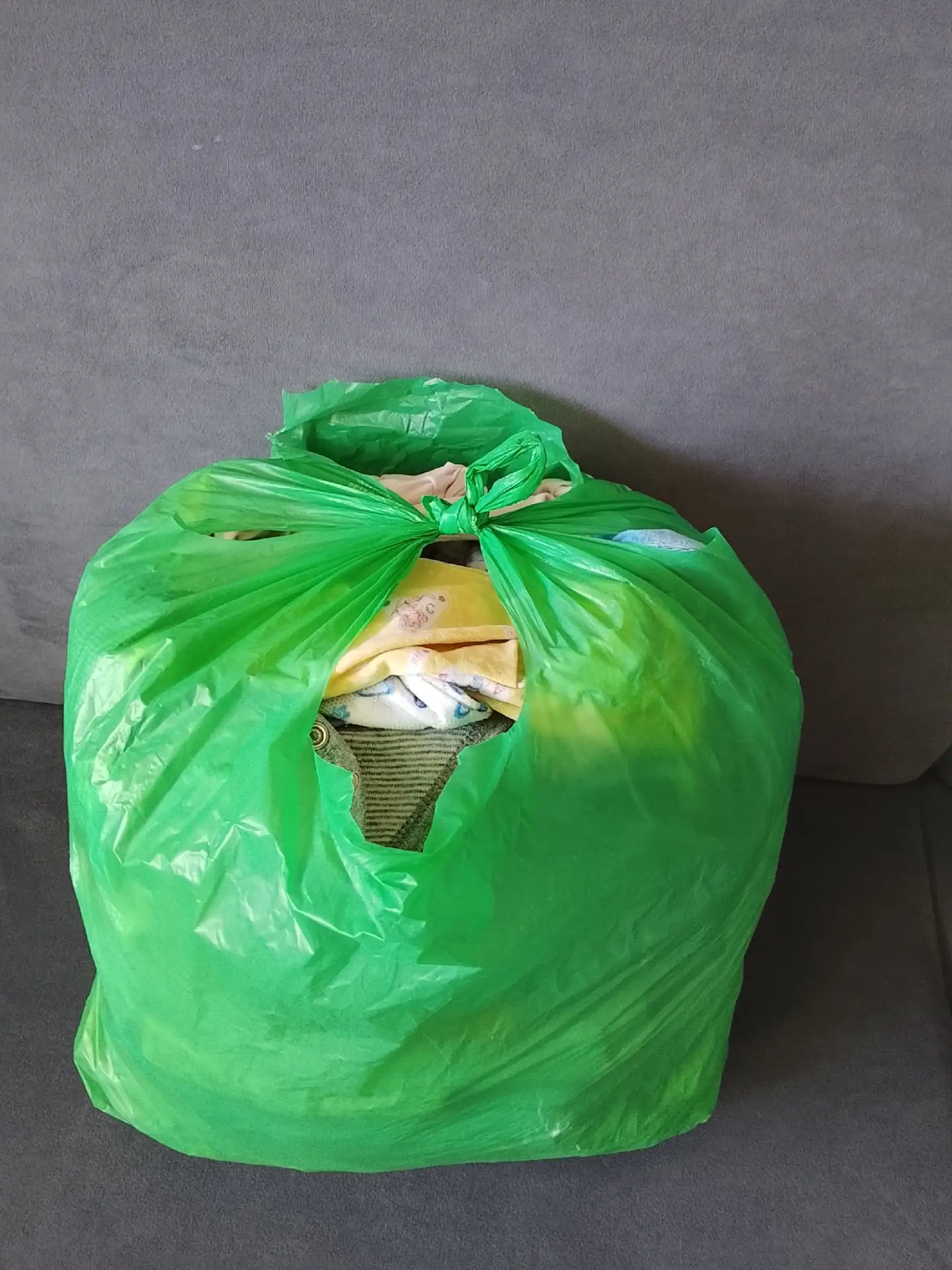 Отдам пакет детских вещей.