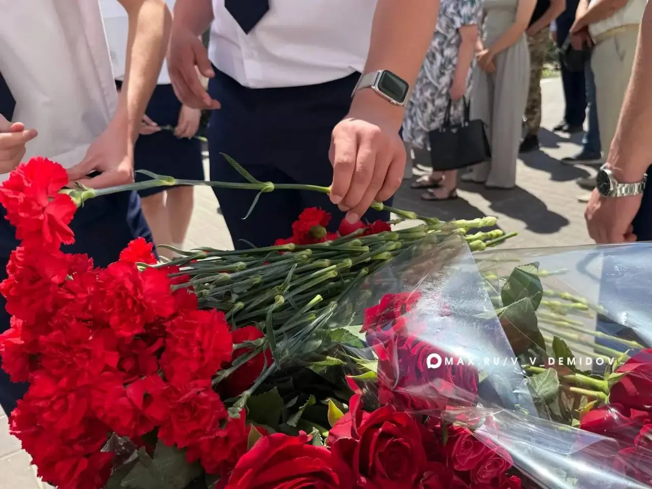 Накануне Дня России на фасаде школы № 11 открыли мемориальную доску Алексею Николаевичу...