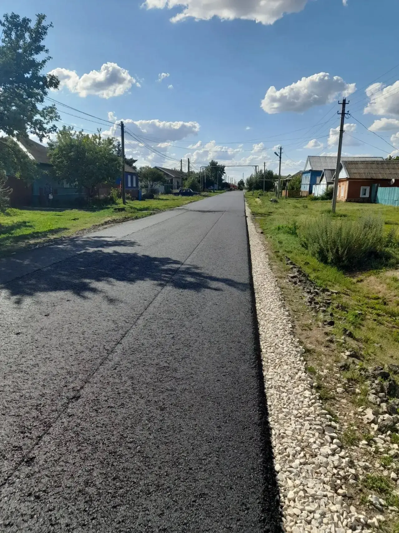 🚜🛣️ В Питерском районе завершены плановые ремонтные работы на внутрипоселковых дорога...