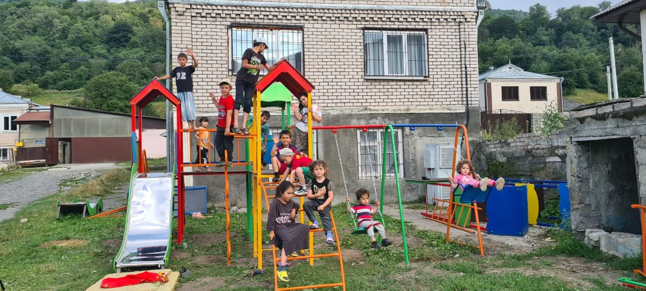 Глава администрация Ново-Тебердинского сельского поселения М.Х.Болатов совместно с акти...