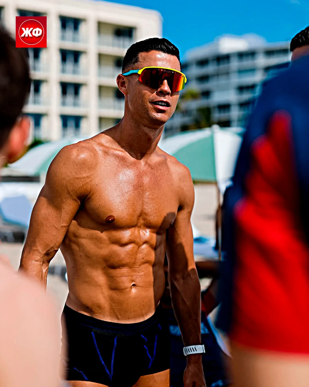 💪 41-ЛЕТНИЙ РОНАЛДУ ПРИБЫЛ В США НА 6-Й ЧМ!

😎 Сейчас Криш чилит на пляже в Майами