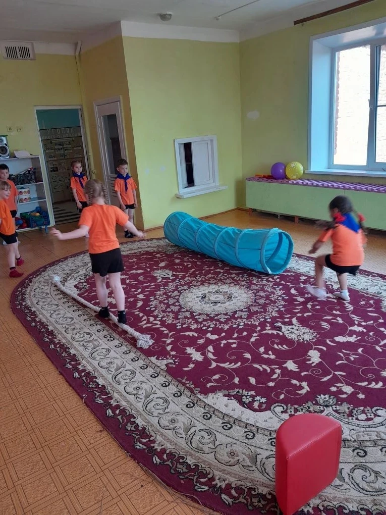 Сегодня в нашем спортивном зале встретились  две команды:  " Крепыши"💪 и "Здоровяки"🏃...