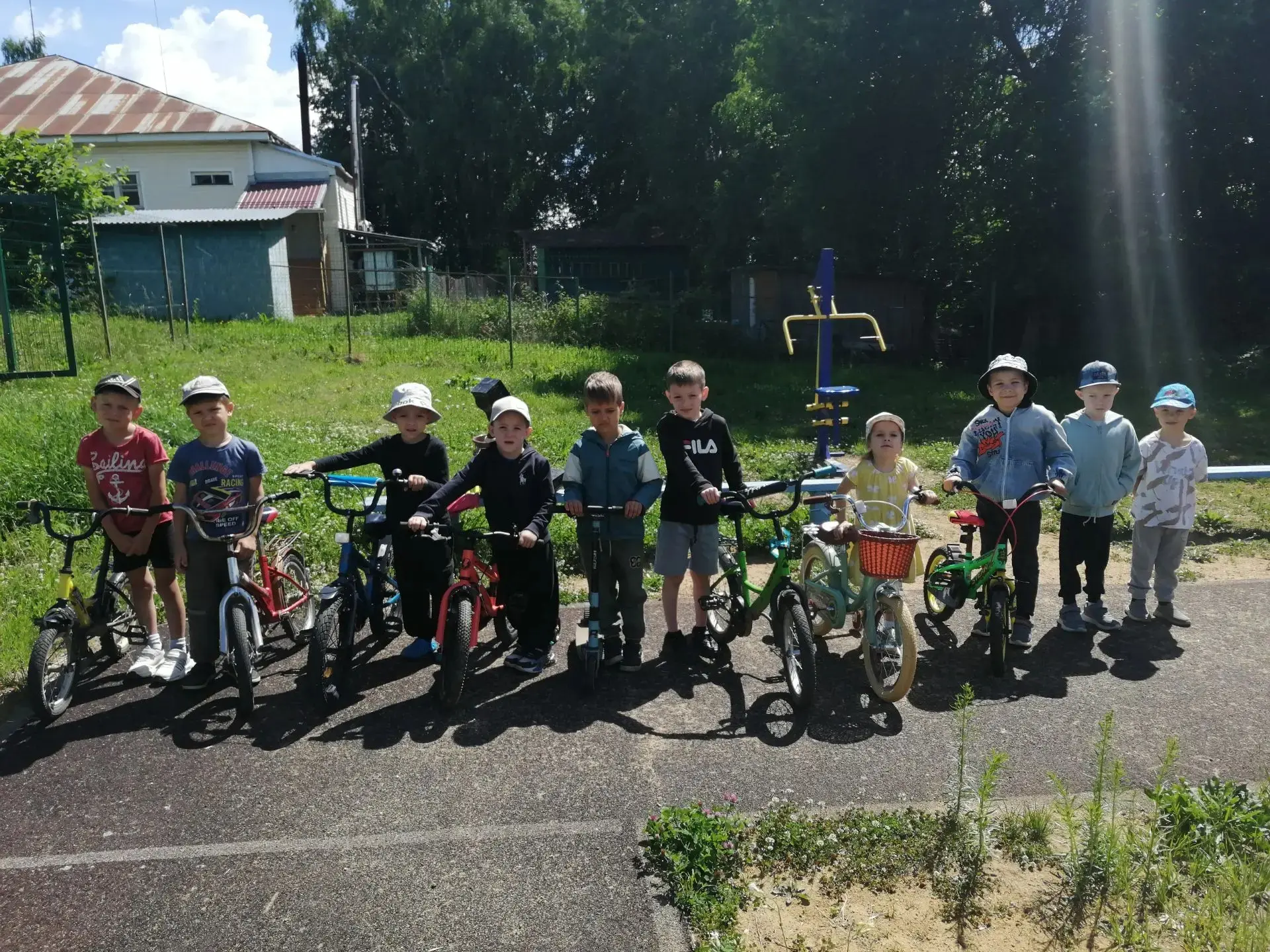 🚴Сегодня в дошкольной группе прошло спортивное развлечение "Веселые старты на велосипедах", цель ко