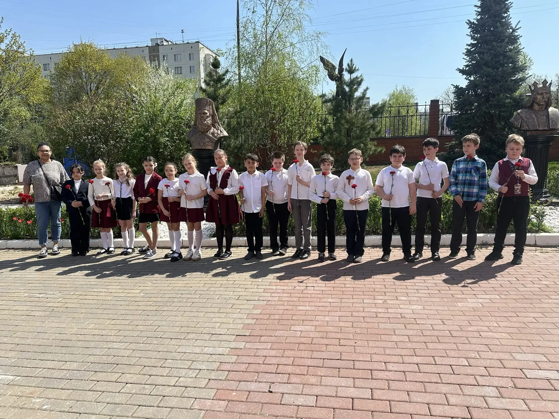 🗓️ 8 Мая 3 «В» класс вместе с классным руководителем Екатериной Валерьевной Романовой присоединились