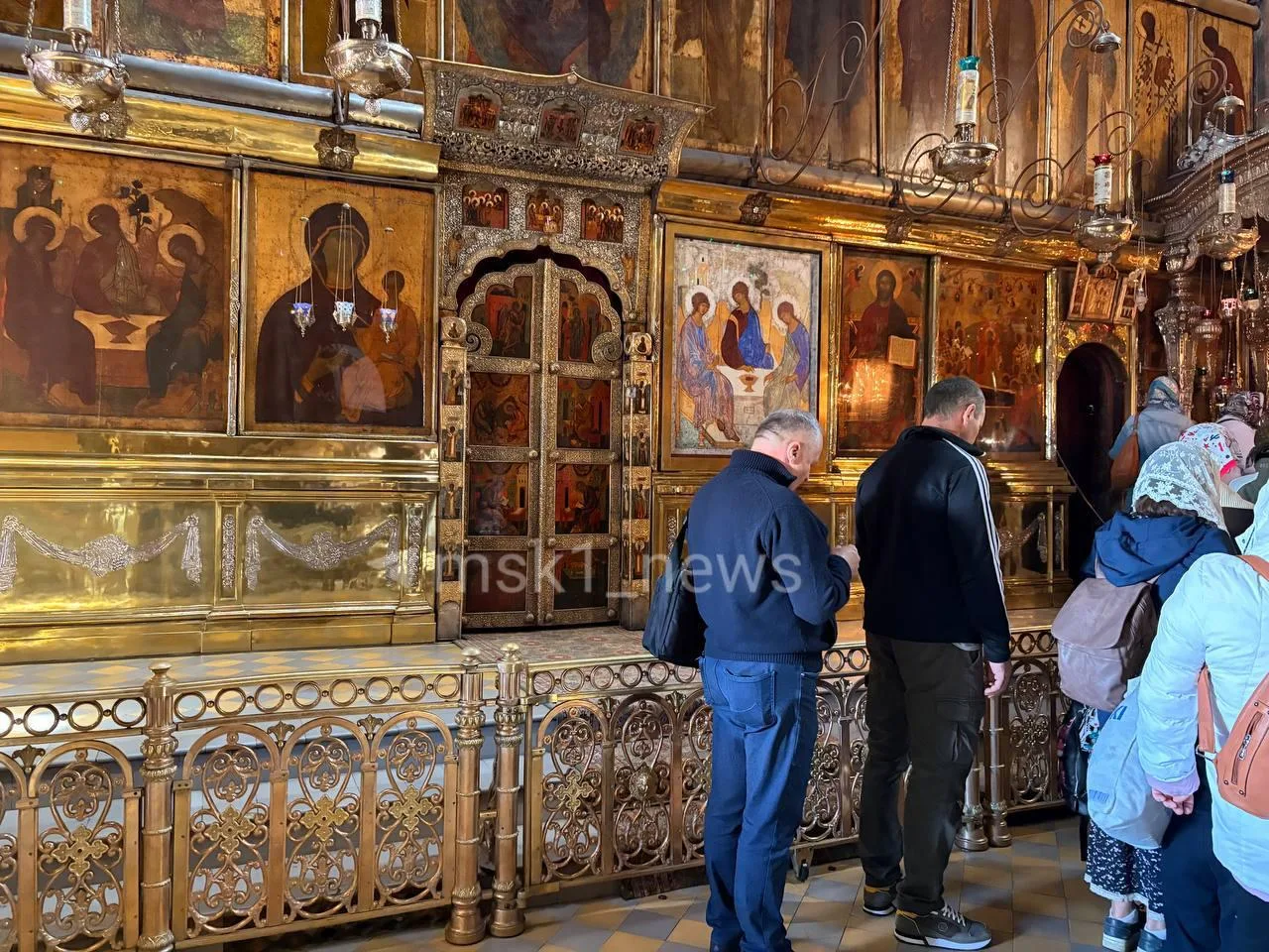 «Троицу» Андрея Рублёва вернули в иконостас в Троице-Сергиевой Лавре.