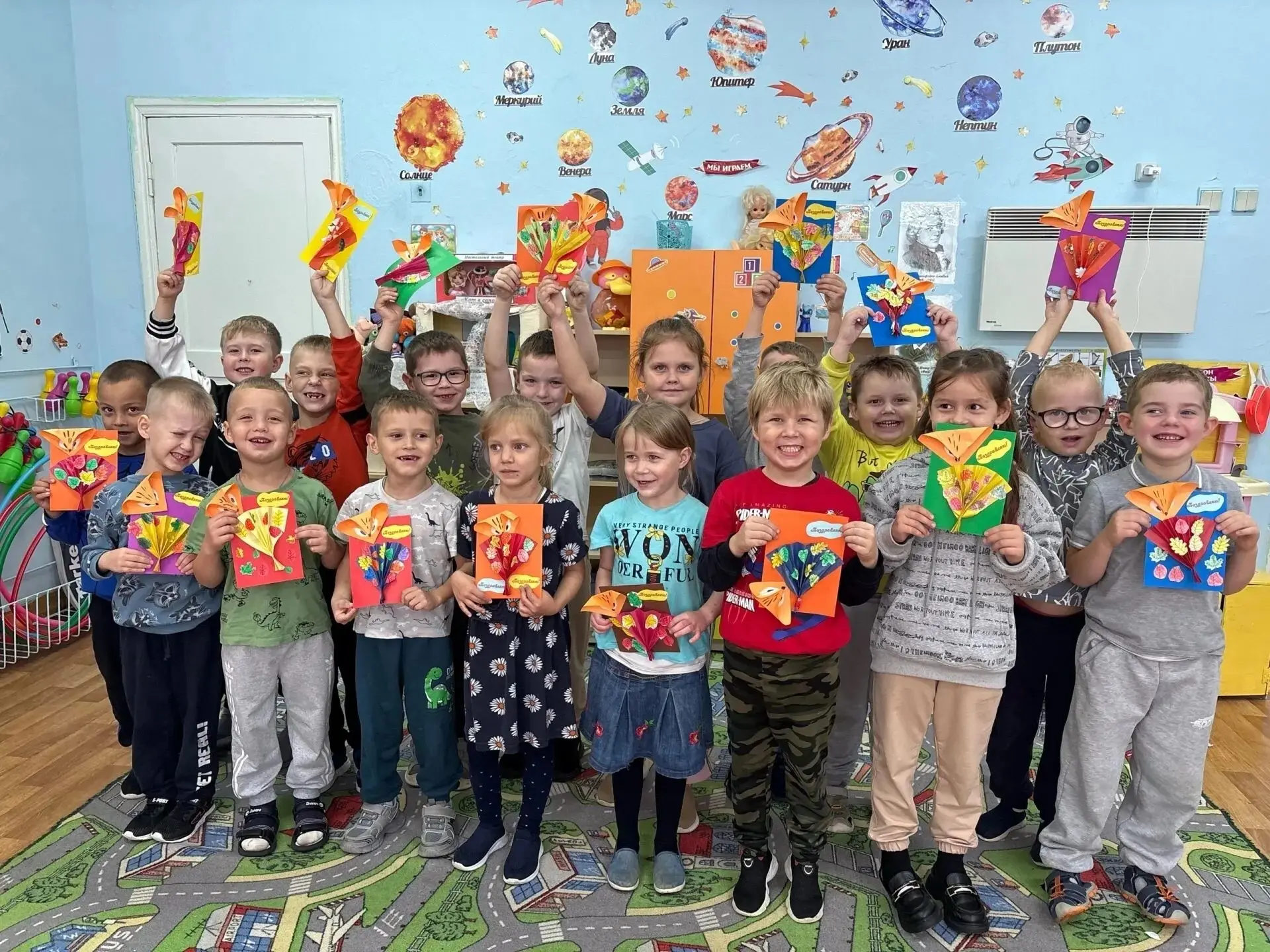 🎉 День пожилого человека: маленькие сердца дарят большое тепло! ❤️