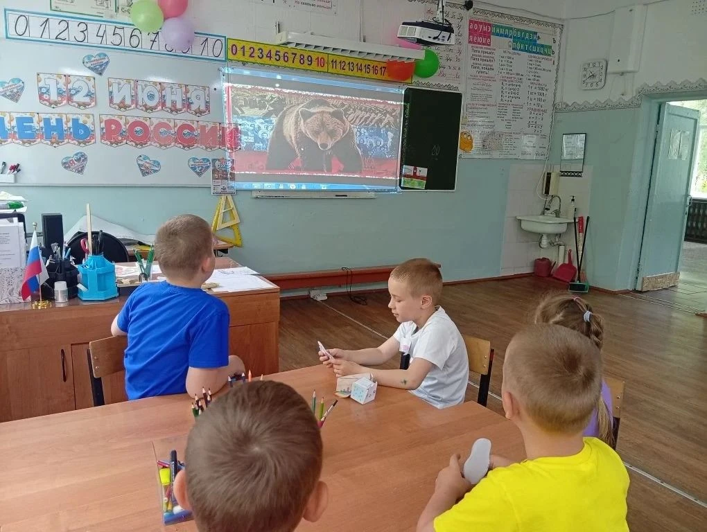 🇷🇺 «Россия — Родина моя!»
 
Сегодня ребята — посетители детского оздоровительного лагеря при нашей