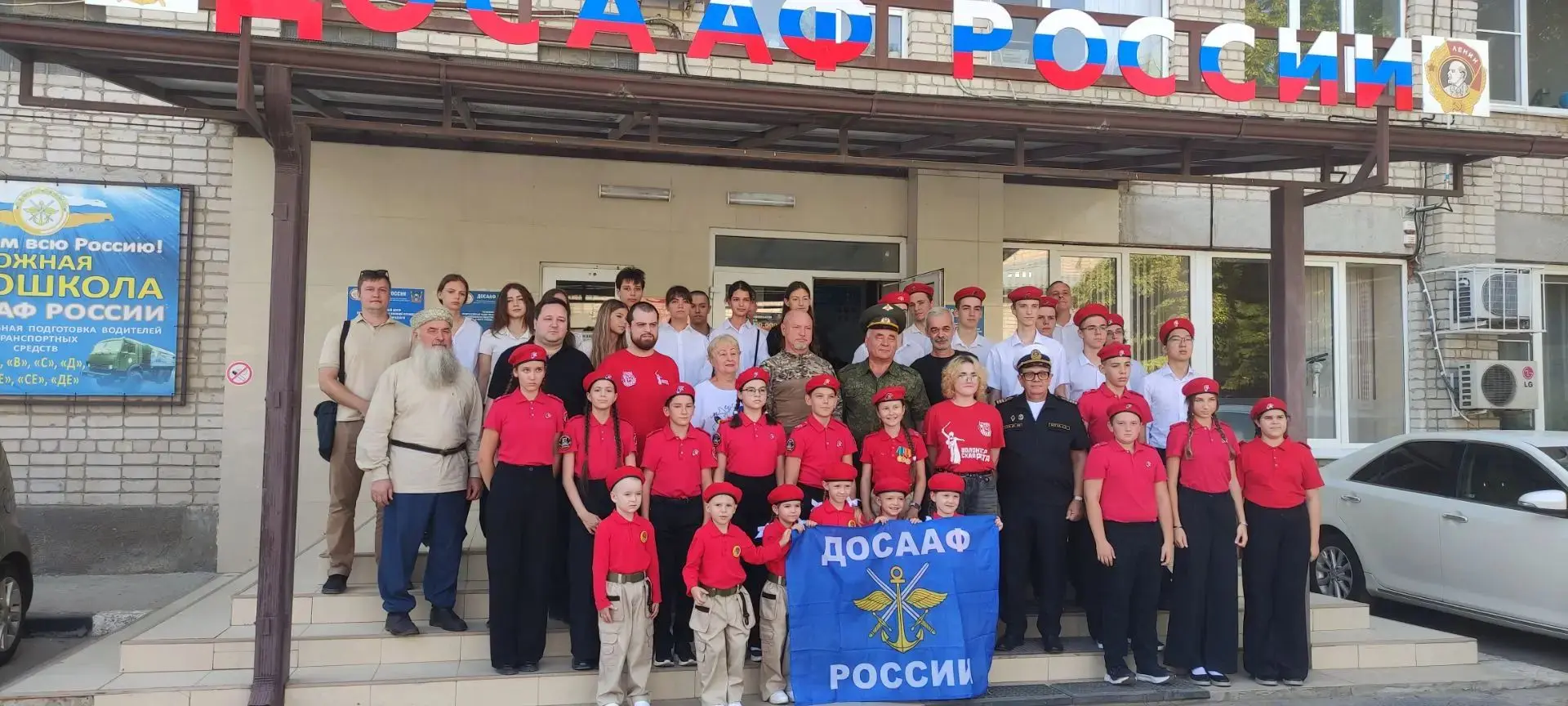🎖 Обучающиеся 8Б класса под руководством классного руководителя Симонова А.В. приняли ...
