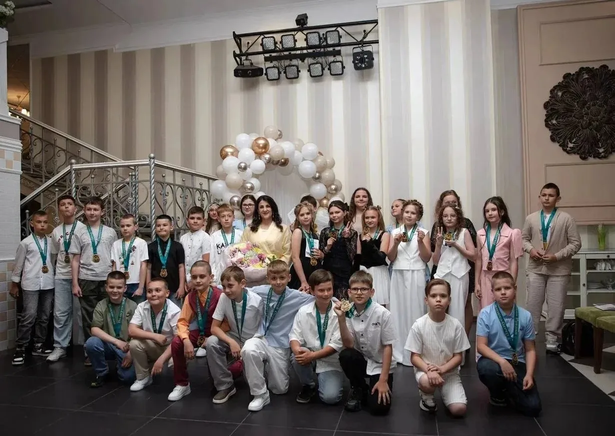 Выпускной в начальной школе: трогательное расставание и новые горизонты 🌟🎓