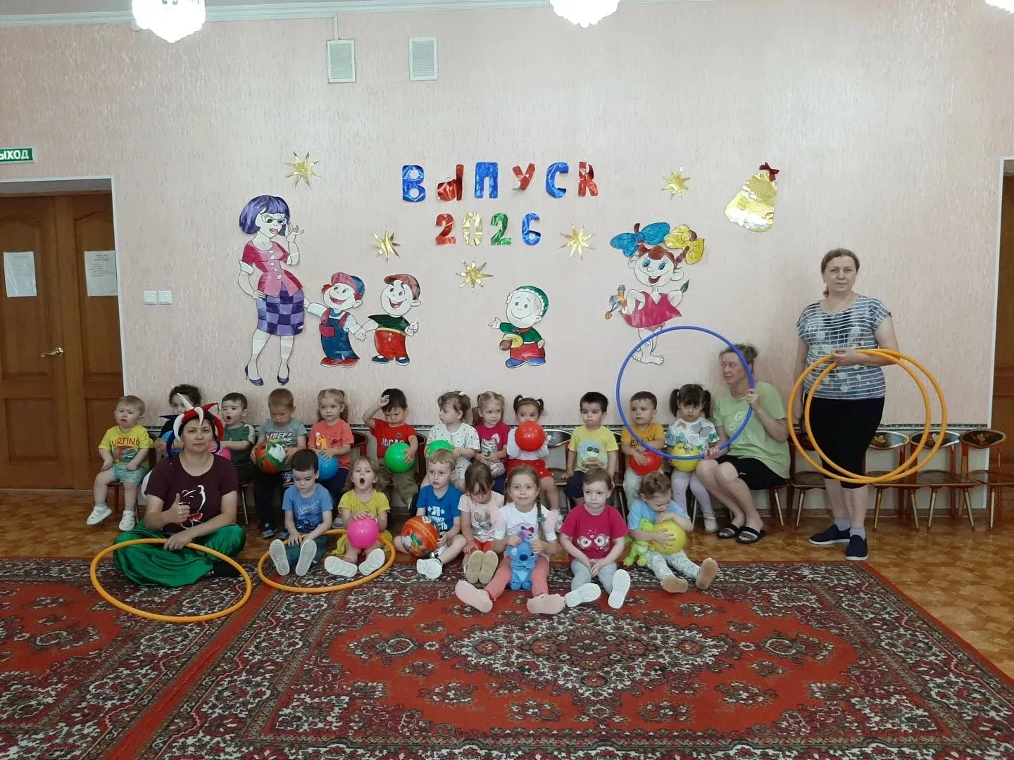 Сегодня в нашем детском саду прошло физкультурно- оздоровительное развлечение. "Праздник мячей и  мы