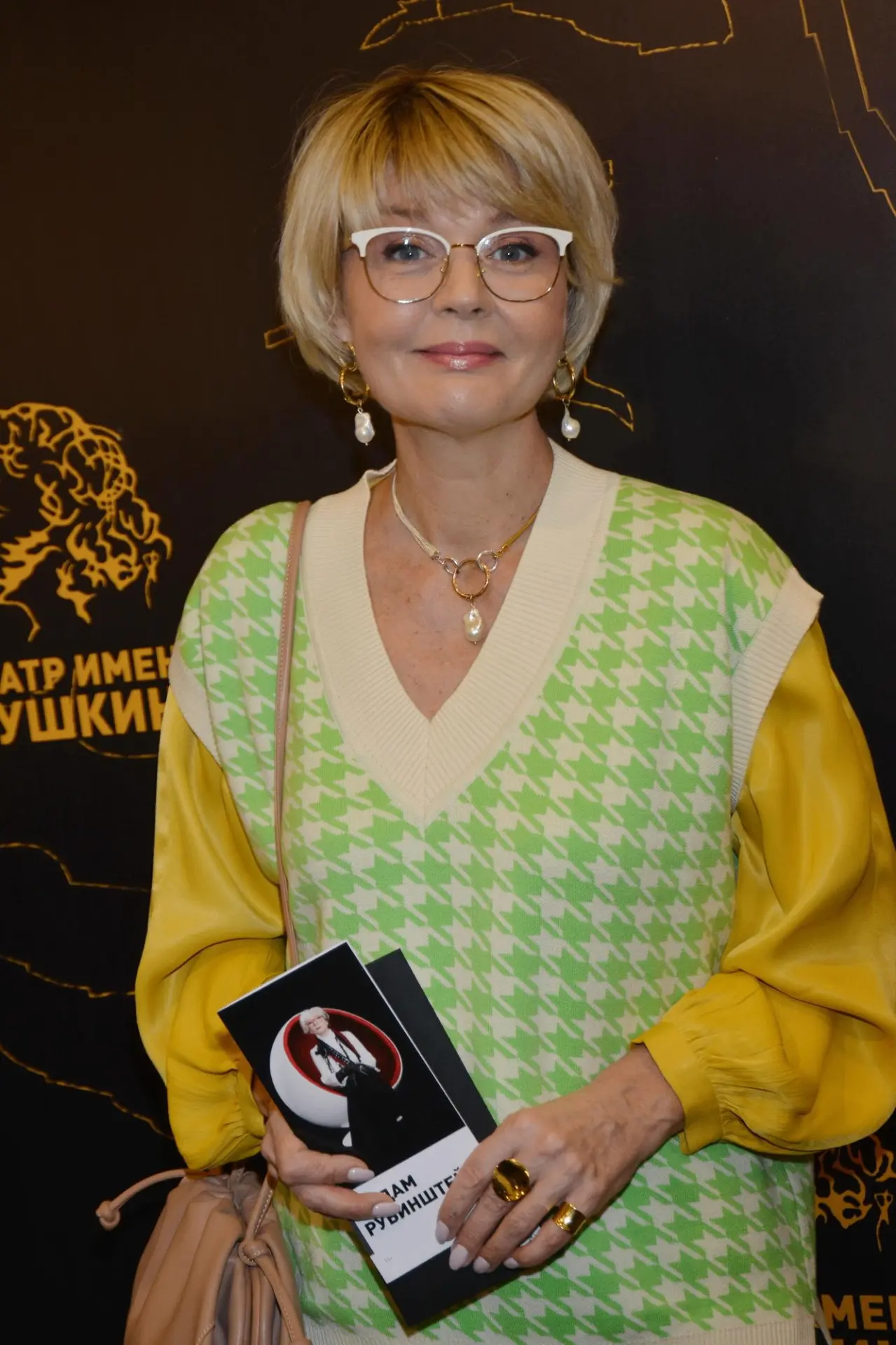 Юлия Меньшова, похоронившая на днях маму Веру Алентову, подвела итоги ушедшего 2025 год...