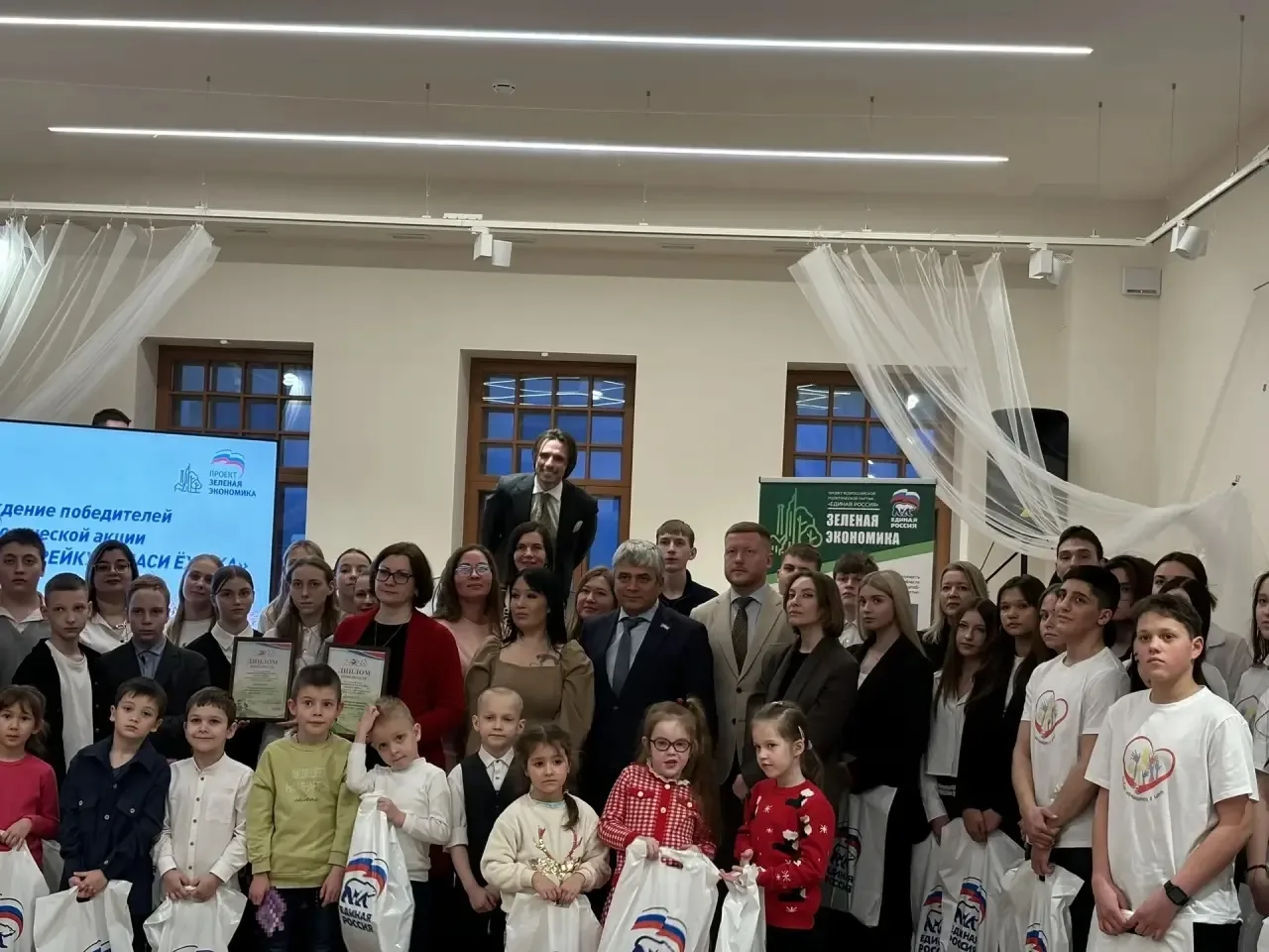 ⭐️ Второе место в акции "Принеси батарейку — спаси ежика": поздравляем школу №57! ⭐️  Уважаемые учен