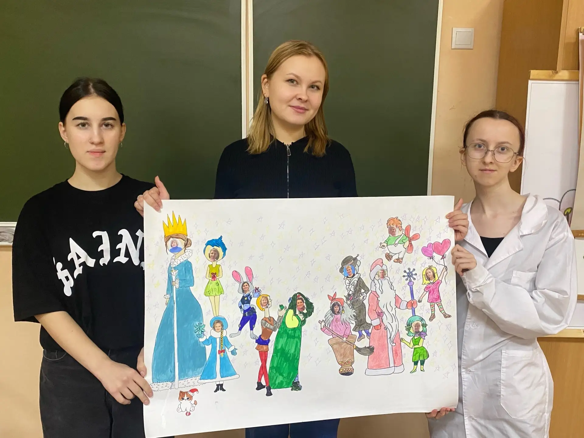 Уже несколько дней кипит работа в нашей новогодней мастерской от Первых .Мы рисуем , клеим ,смеёмся 