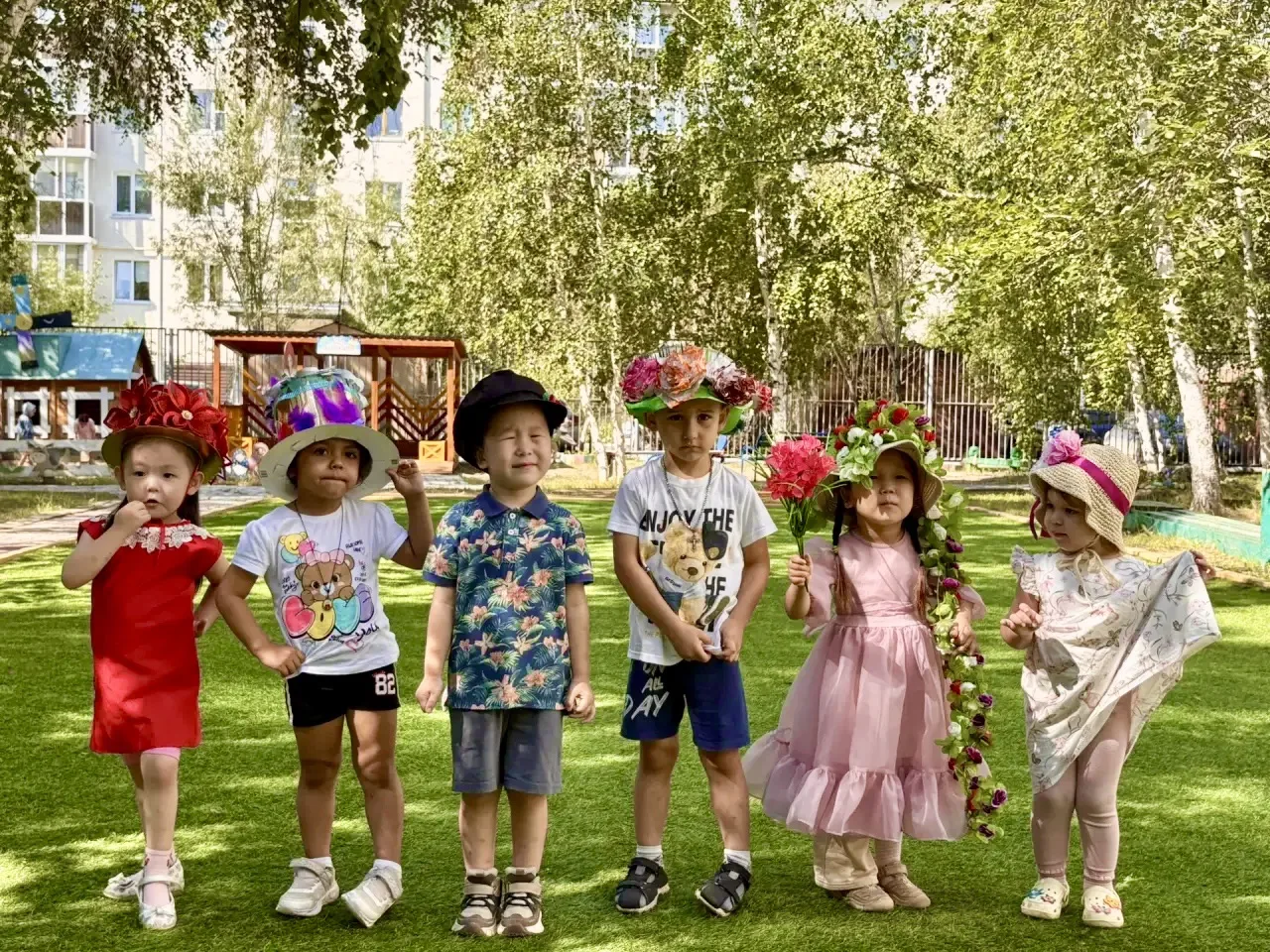 🌸 Модный показ «Цветочная шляпа» в группе «Чуораанчык»