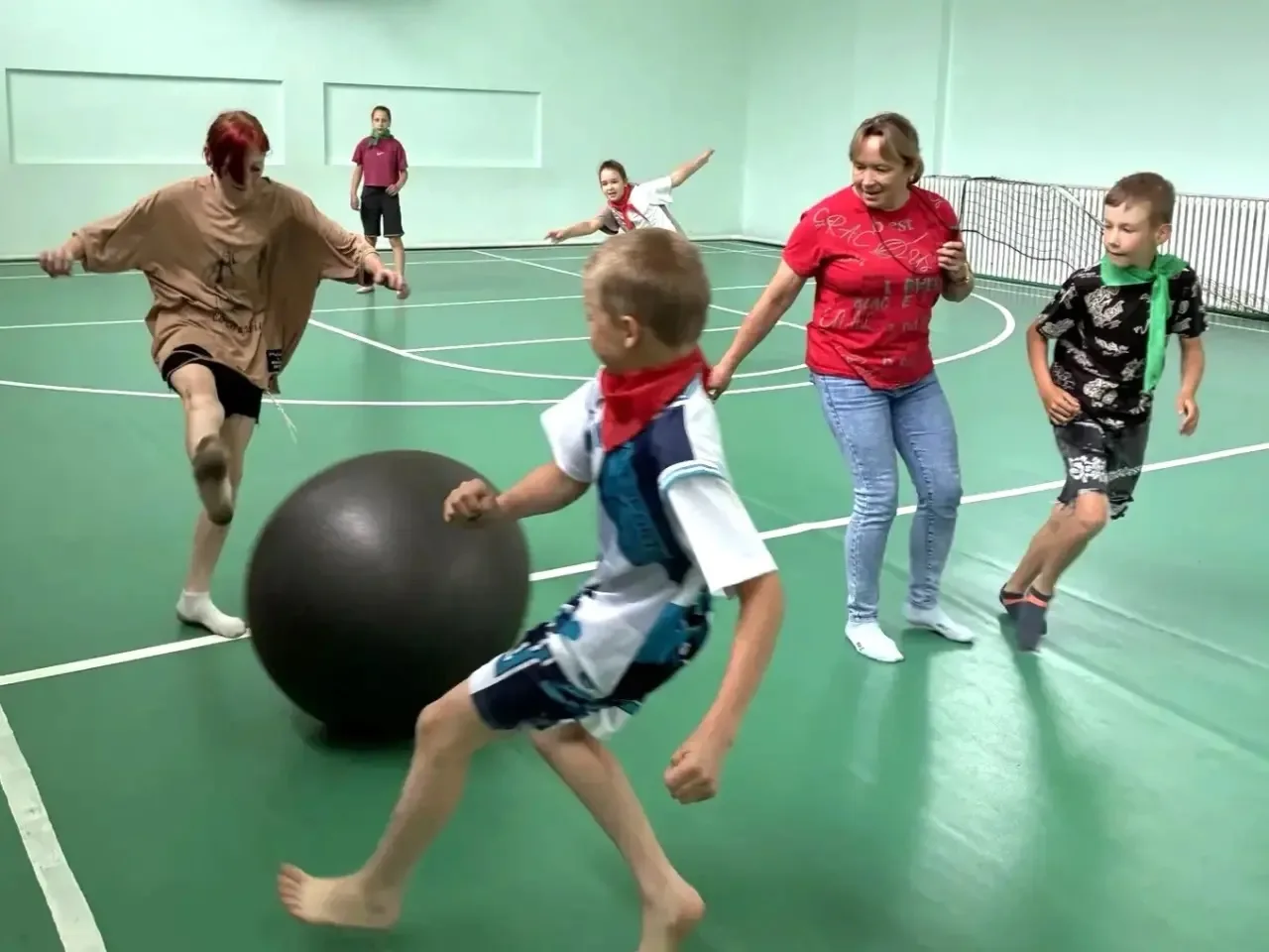 🌞Лето! Спорт! Движение!

⚽ День футбольного мяча
Сегодня у отряда «Что ни день, то праздник!» в цен