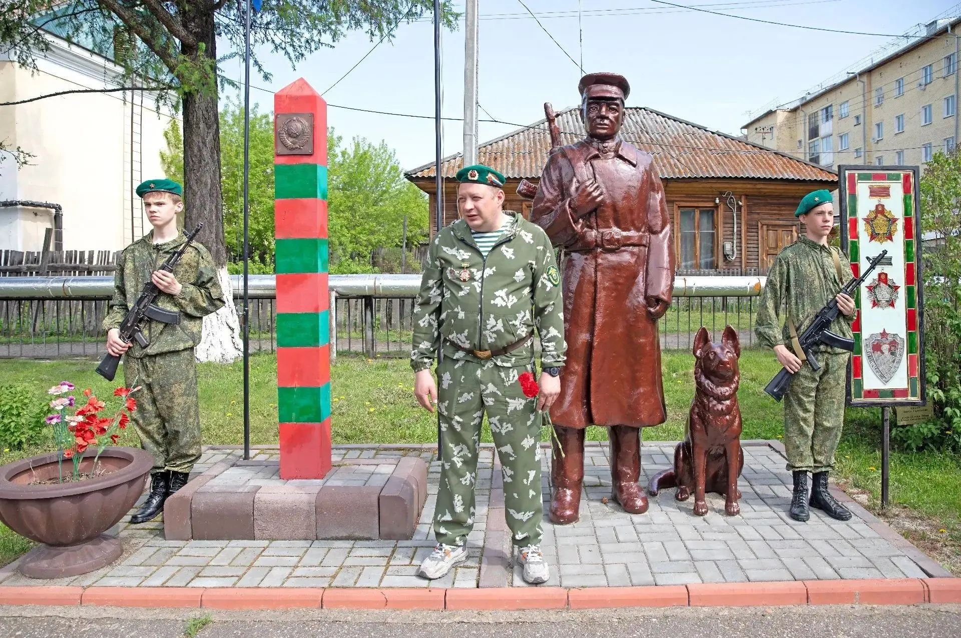 Ежегодно 28 мая мы отмечаем день Пограничных войск .