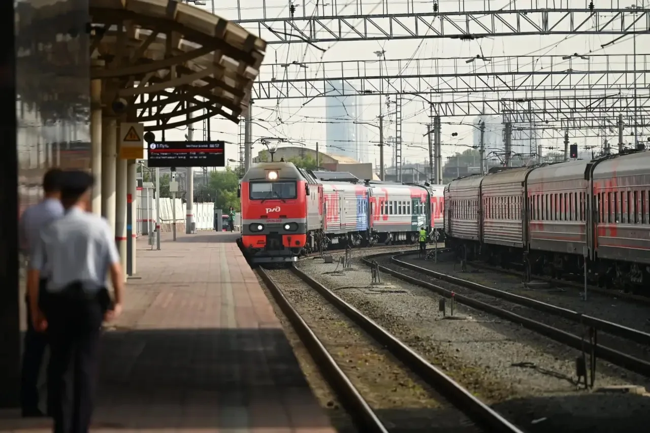 🚂В День Российского театрального общества в Челябинск прибыл особенный поезд.

16 июня на железнодо