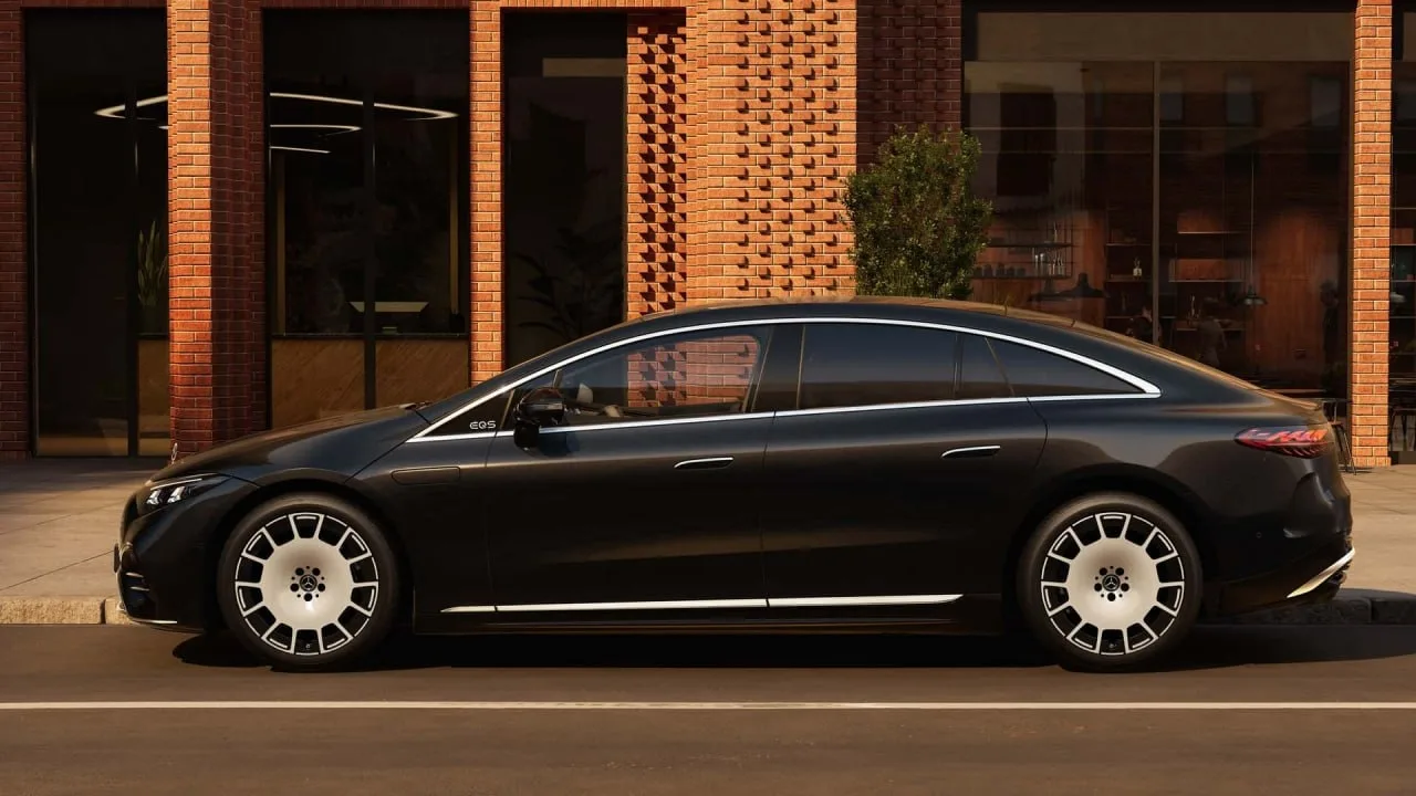 Mercedes показала обновлённый EQS 2027 со штурвалом вместо руля (но версию с обычным продавать тоже 