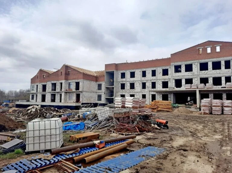 🏗️🏢👵🏻👴Пансионат для престарелых за миллиард рублей превратился в долгострой