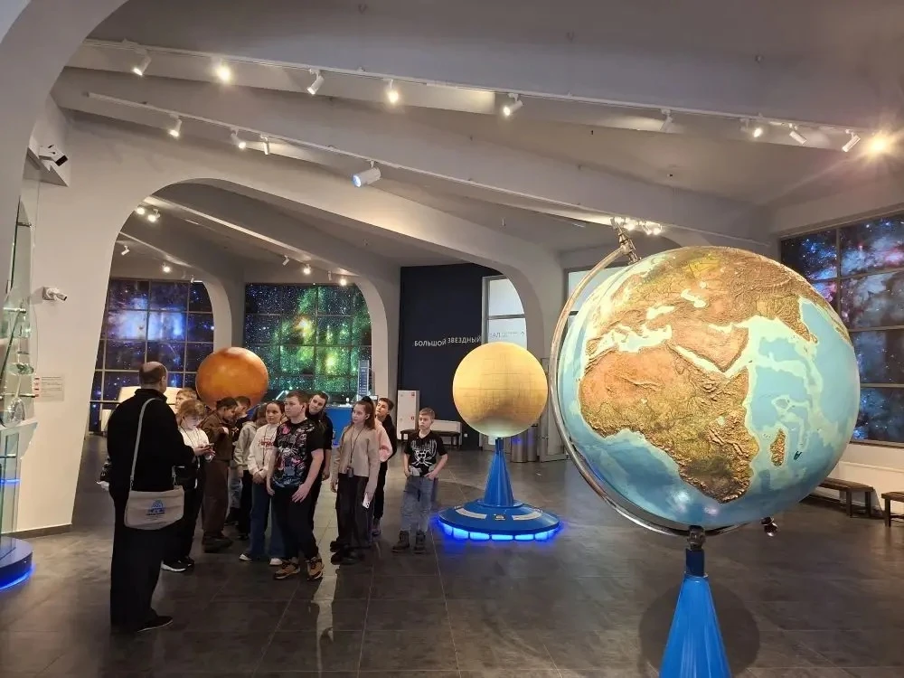 18 февраля 2026г. состоялась экскурсия 5-ми классами в Московский планетарий — научно-просветительно