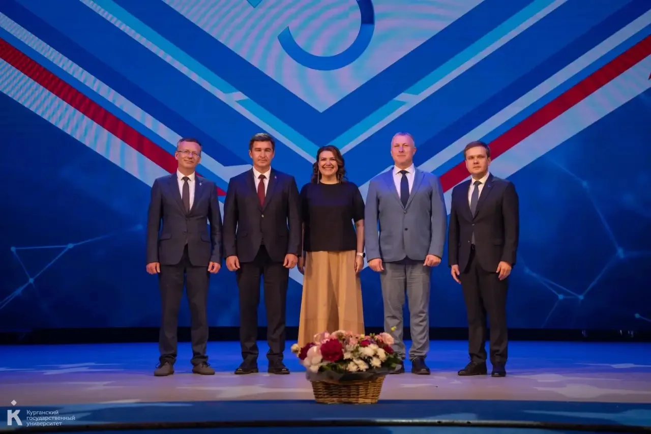 Поздравляю КГУ с юбилеем!

Накануне принял участие в торжественных мероприятиях, посвящённых 75-лети