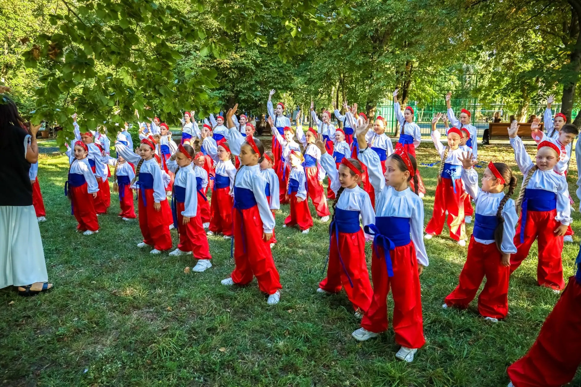 🇷🇺 УЧЕНИКИ НАШЕЙ ШКОЛЫ ВЫСТУПИЛИ НА ПРАЗДНИКЕ В ЧЕСТЬ ДНЯ РОССИЙСКОГО ФЛАГА!