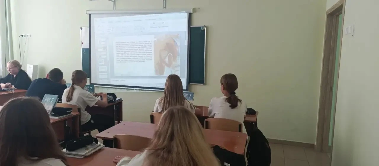🎻 Музыка объединяет: в школе прошла акция ко Дню музыки