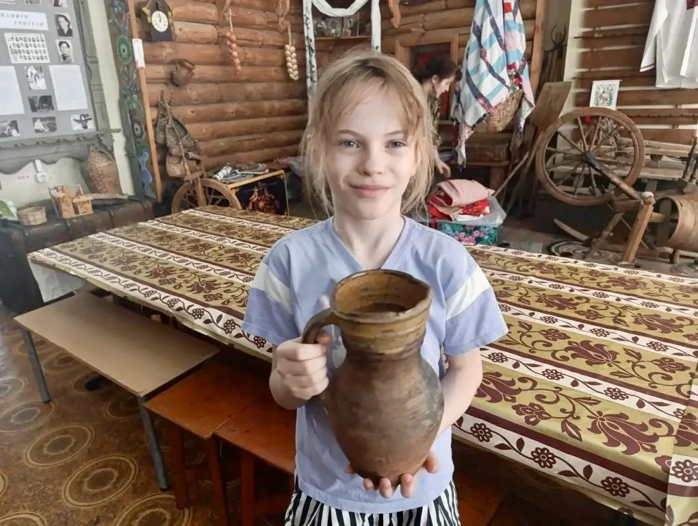 Как жили без гаджетов? Узнали в школьном музее! 🏺

Дети из нашего школьного лагеря совершили настоя