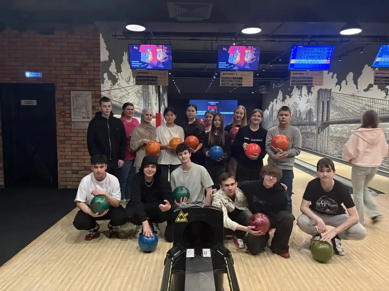 🎳 Новости 9 «Ж»: Боулинг-баттл состоялся!  В минувшие выходные учащиеся 9 «Ж» класса вместе со своим