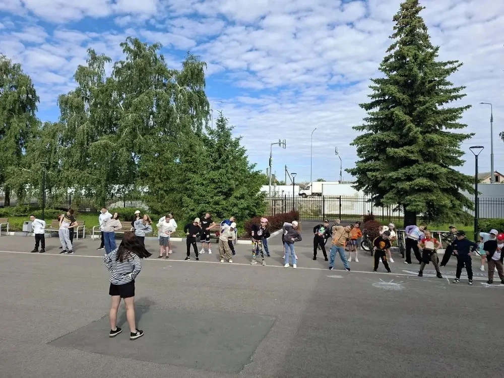 В пришкольном оздоровительном лагере «Солнышко»  прошёл насыщенный второй день. Утро на...