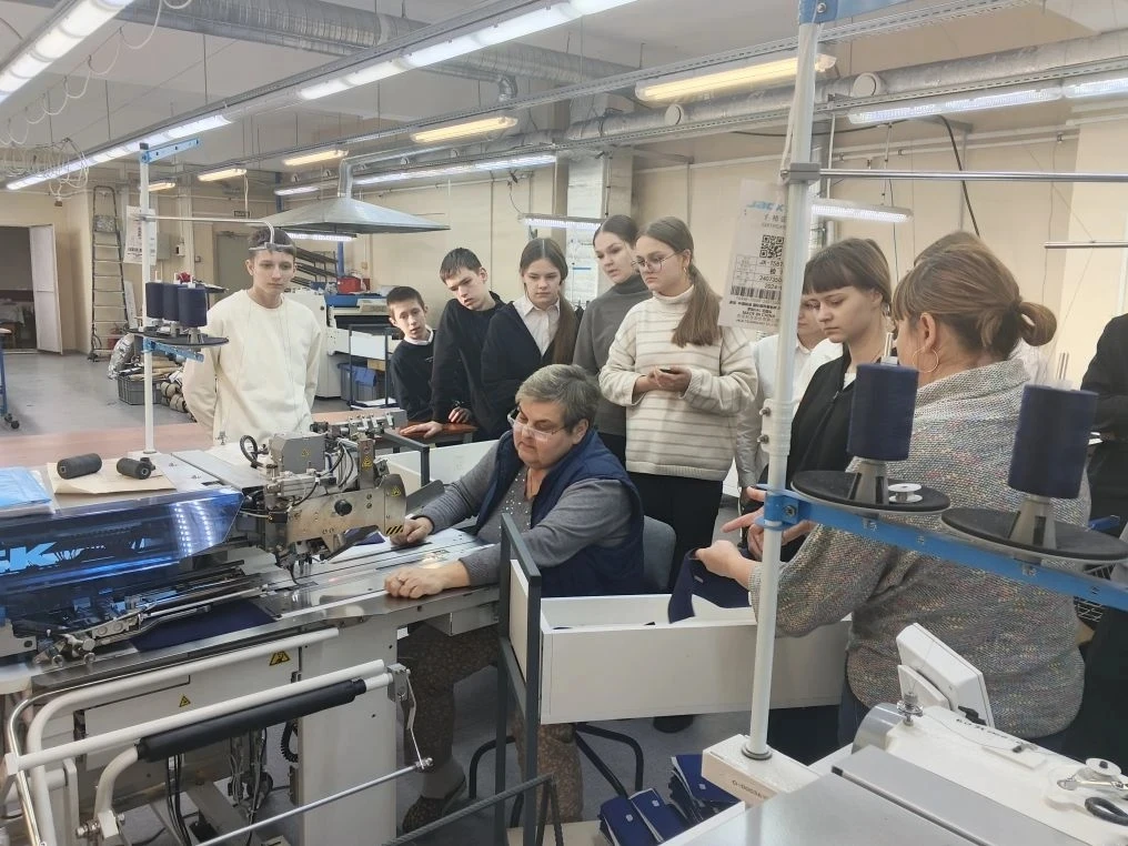 5 февраля  учащиеся 8 "Б" класса нашей школы посетили производственную площадку "Исток-Пром". Ребята