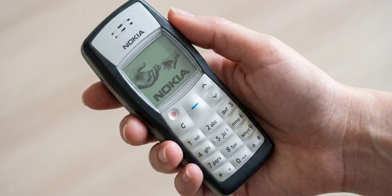 ✨ Доброе утро, страна ✨  📱 Cамым популярным телефоном за все время стал Nokia 1100. Кнопочный дева